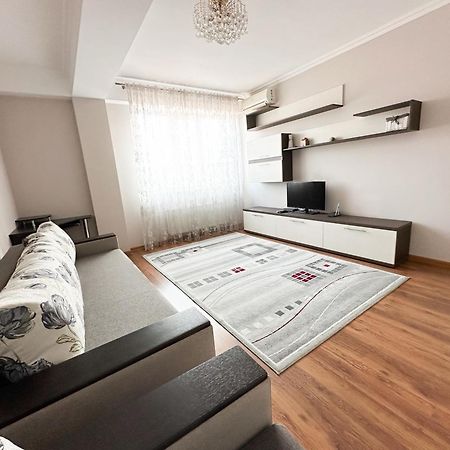 Bright & Quiet 2Room Apartment In City Center تشيسيناو المظهر الخارجي الصورة