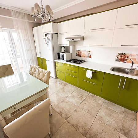Bright & Quiet 2Room Apartment In City Center تشيسيناو المظهر الخارجي الصورة